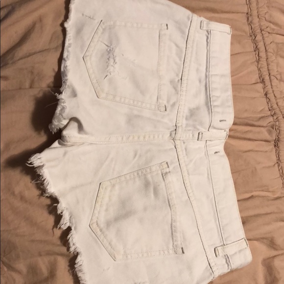 White denim free people shorts! Size 24 - Picture 3 of 3